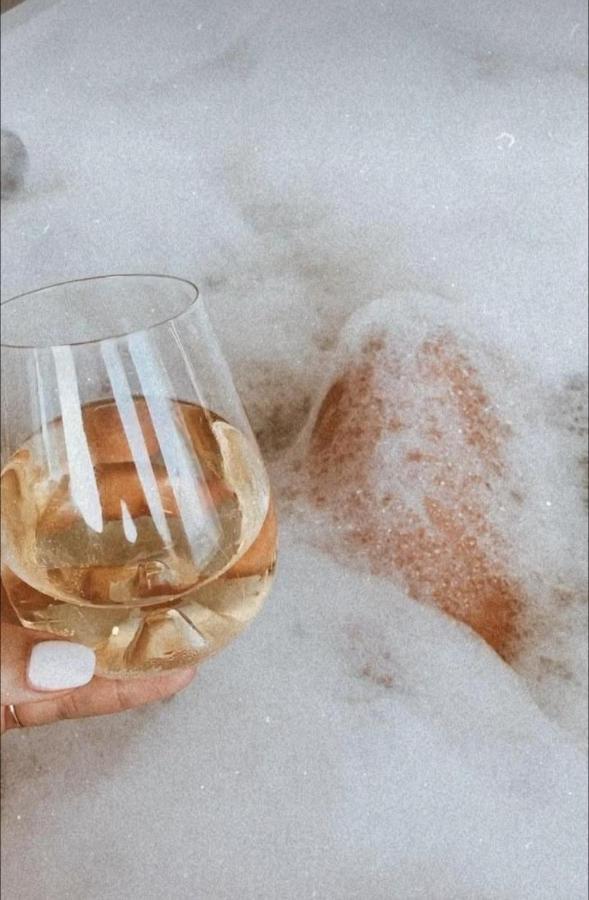 Jacuzzi Loft & Sauna Sanctuary * Katovice