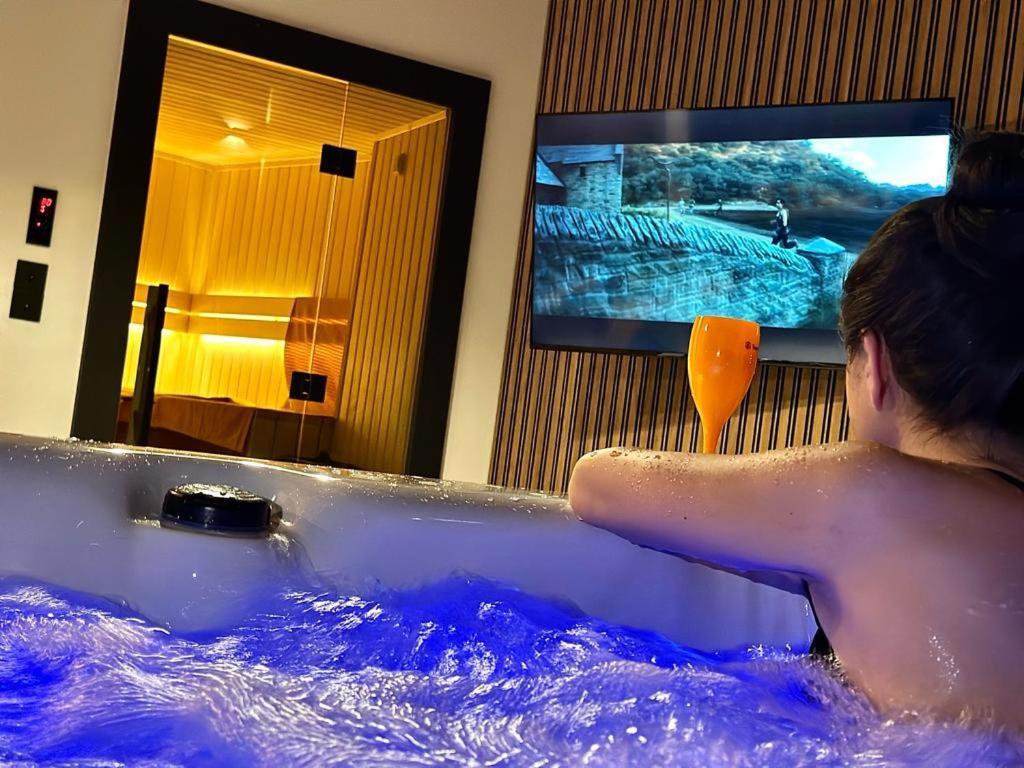 Apartment Jacuzzi Loft & Sauna Sanctuary