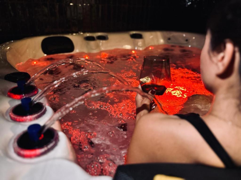 Jacuzzi Loft & Sauna Sanctuary Apartmán Katovice
